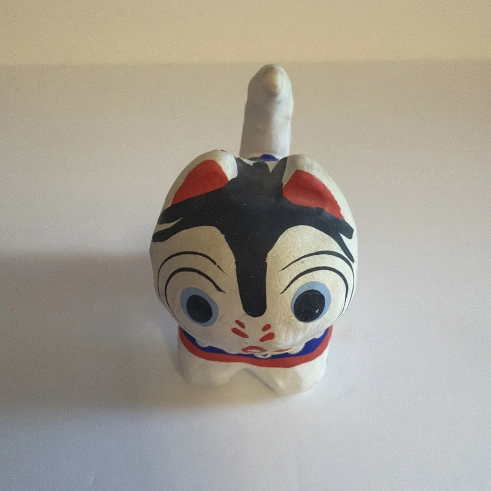Japanese lucky‎ cat papier-mâché (hariko) figurine